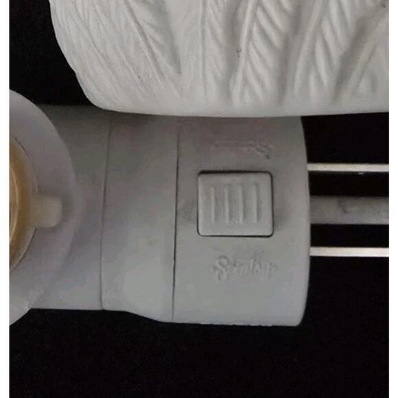 Scentsy Whoot Owl Ceramic Plug In Night Light Wax Warmer NIB! - Picture 5 of 6